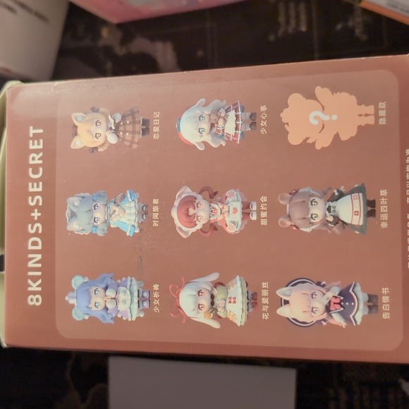 (1) Blind box FREE with Purchase of (2) or more figures/items from my closet ❤️❤ - Picture 7 of 8